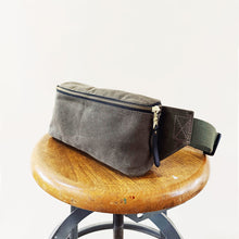 Load image into Gallery viewer, Minimal Hip Sack