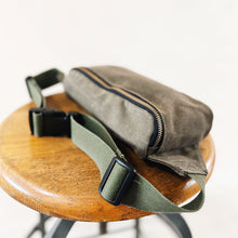 Load image into Gallery viewer, Minimal Hip Sack