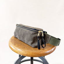 Load image into Gallery viewer, Minimal Hip Sack