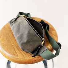 Load image into Gallery viewer, Minimal Hip Sack