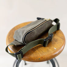 Load image into Gallery viewer, Minimal Hip Sack