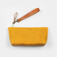 Load image into Gallery viewer, Medium Zip Bag w/ Leather Wristlet