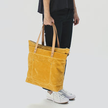 Load image into Gallery viewer, Waxed Canvas Zipper Tote Bag
